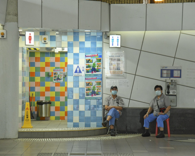 荃湾多层停车场公厕。