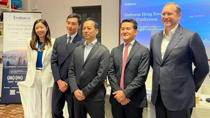 左一：智安投香港業務主管袁淇欣；左二：智安投聯合創辦人及首席執行官萬振邦。