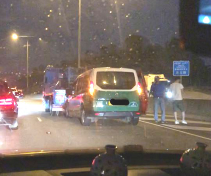 屯門公路交通意外。
突發事故報料區網民Annie Sun‎圖片
