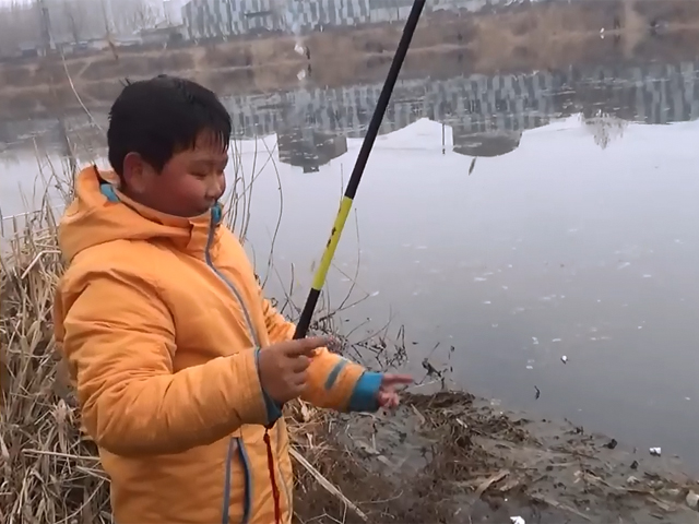 金龍愛上釣魚後，發覺網絡遊戲不現實，釣魚可訓練自己耐性。 網上圖片