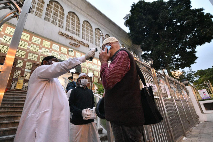 清真寺加強防疫措施。