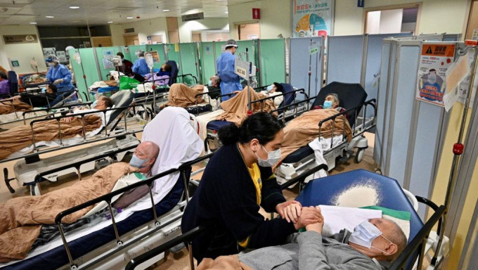 醫院大批病人等候收治。
