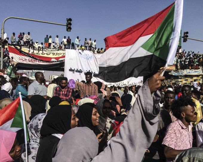 苏丹近日有大量民众示威。AP