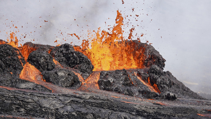 時隔8個月，冰島火山再次噴發。AP