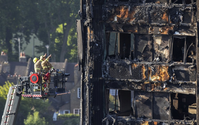 早前伦敦冲天大火后，当局揭发有潜在消防风险的楼宇颷升至60幢。资料图片