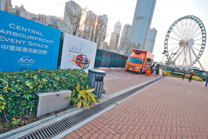 港區人大代表、行政會議成員葉國謙的兒子葉亦楠為被告公司其中一名執行董事；圖為中環新海濱。資料圖片