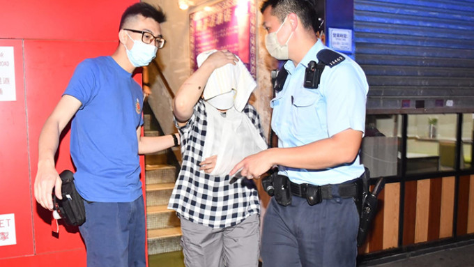 荃湾宾馆女职员遇劫。