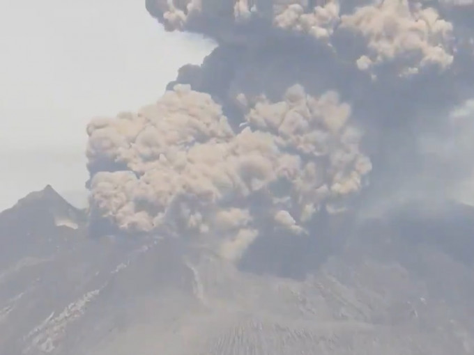 樱岛火山今早爆发。Volcano Time-Lapse Twitter