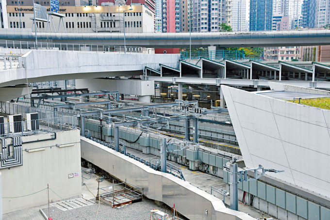 港铁沙中綫红磡站早年被揭发连串工程问题，去年中才正式通车。