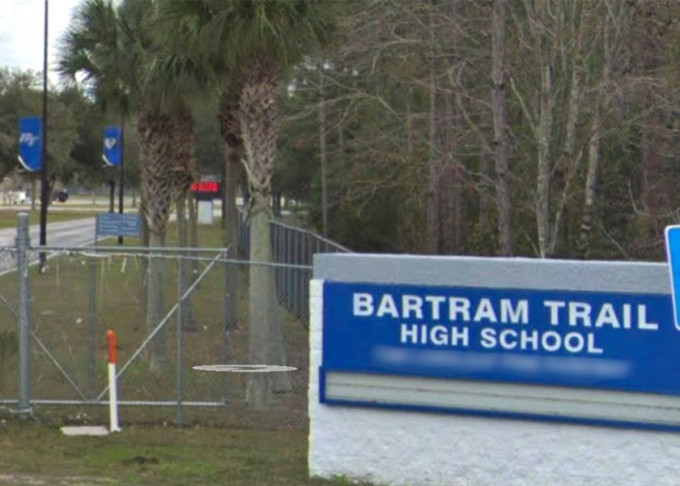 佛罗里达州 Bartram Trail高中被指擅自修改女学生图片，惹来批评。网图