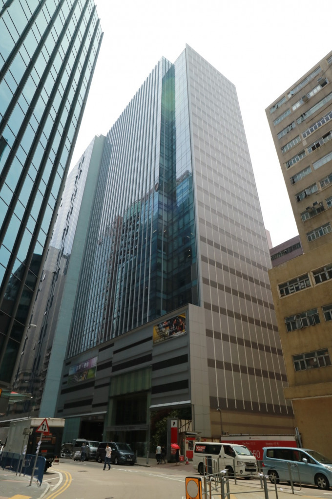觀塘俊匯中心低層全層以意向價1.4億放售。