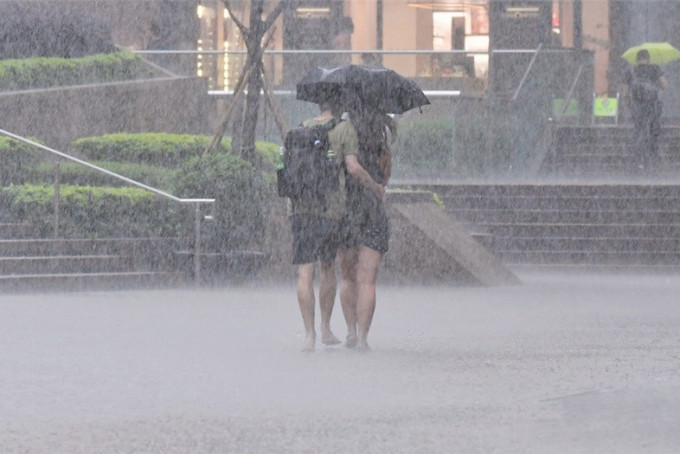 天文台發局部地區大雨提示，指屯門區的雨勢特別大。 資料圖片