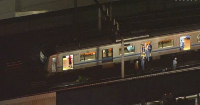 日本东京小田急电铁内多人遭斩伤。网上图片