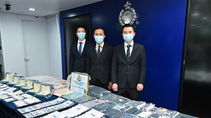 警方捣破一个本地网上情缘诈骗集团9人被捕。