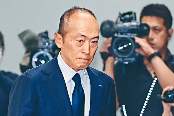 小林制药社长小林章浩昨日在大阪出席记者会。