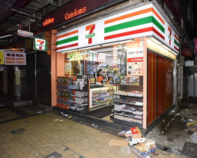 遇劫的便利店位于桂林街135号地下。
