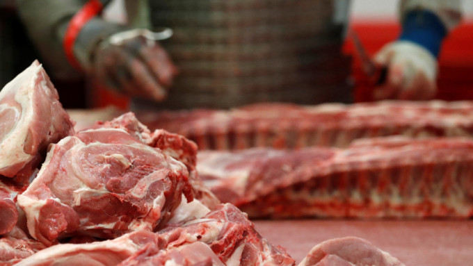 中国商务部：对欧盟猪肉展开反倾销立案调查。(路透社资料相)