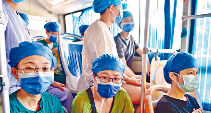 ■福建省多地醫護人員奔赴仙遊縣，支援開展核酸檢測。