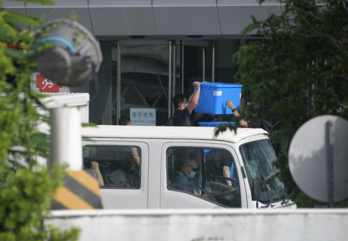 警员撤离壹传媒大楼