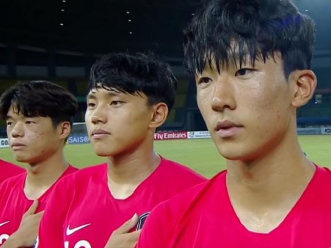 一場U19亞洲錦標賽前，印尼主辦方居然誤播朝鮮國歌，韓國國腳表情尷尬。（網圖）