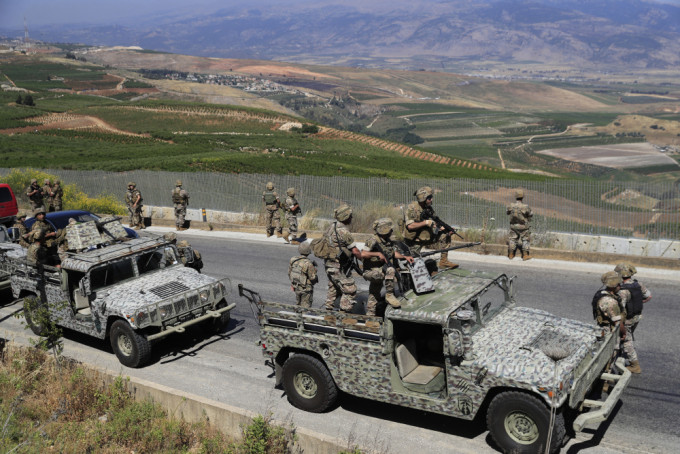 黎巴嫩軍隊士兵在黎巴嫩南部接壤以色列邊界部署。AP圖片
