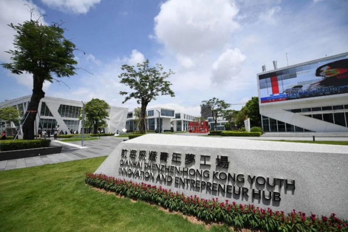 前海深港青年夢工場累計孵化創業團隊524家，其中香港團隊245家。前海企業共吸引3652名香港籍人才。網上圖片