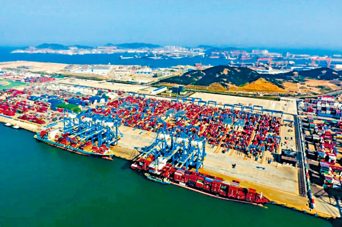 青岛港公布，青岛市国资委将山东港口青岛港集团有限公司（「QDP」）51%股权无偿划转至山东省港口集团。