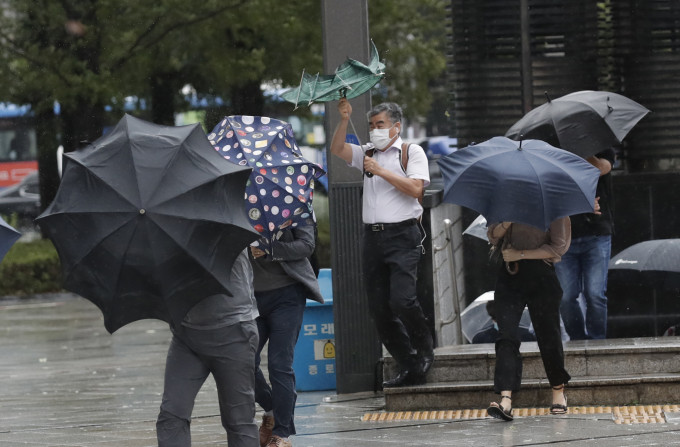 颱風「美莎克」吹襲南韓。 AP