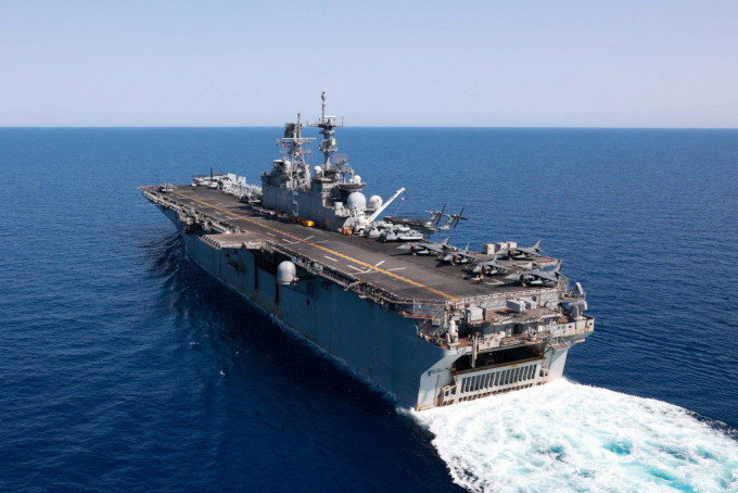 美軍兩棲攻擊艦巴丹號搭載的第26海軍陸戰隊遠征支隊在中東附近海域執行任務。路透社