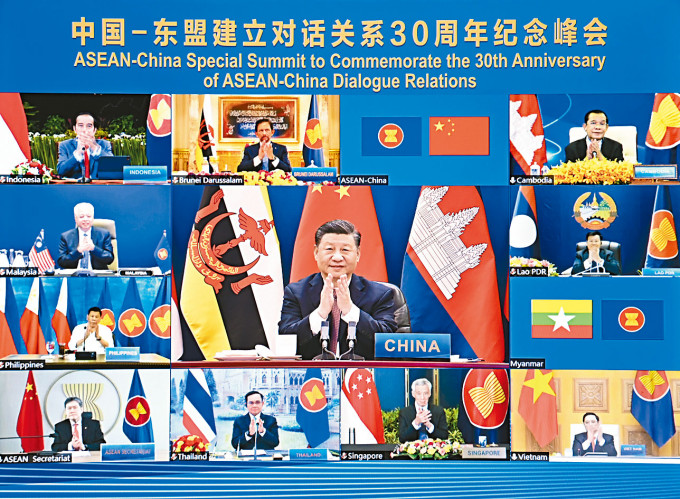 习近平昨天和东盟成员国领导人举行视像峰会。