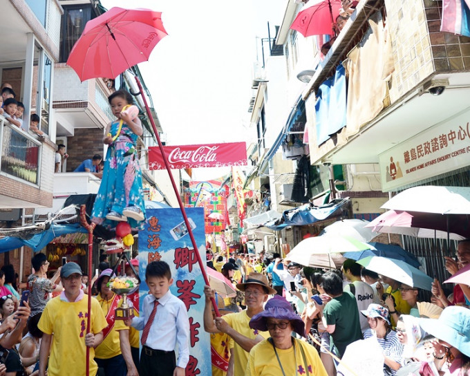 长洲下周日（12日）举行太平清醮会景巡游，预料当日短暂时间有阳光。