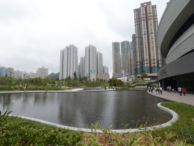香港單車館公園人工湖將於中秋延長開放時間。資料圖片