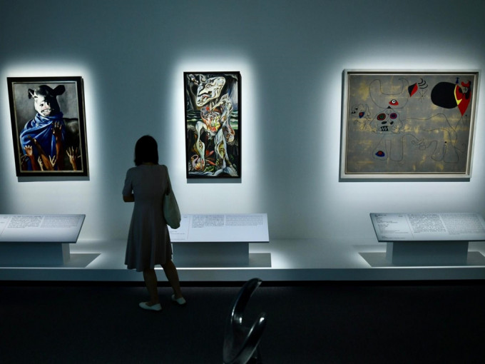 「超现实之外——巴黎庞比度中心藏品展」现于尖沙咀香港艺术馆举行。