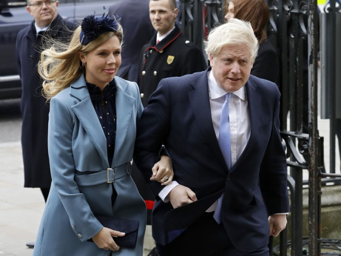 據報約翰遜與西蒙茲在倫敦西敏寺大教堂已舉行婚禮。AP