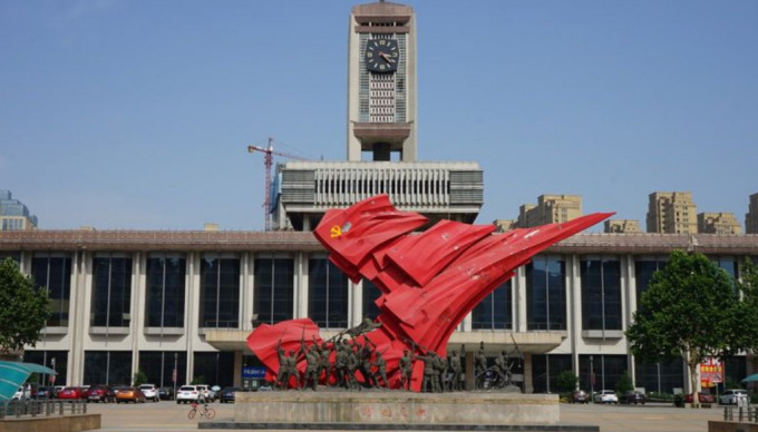 早於2011年，石家莊已豎立「勝利之城」雕塑。(互聯網)