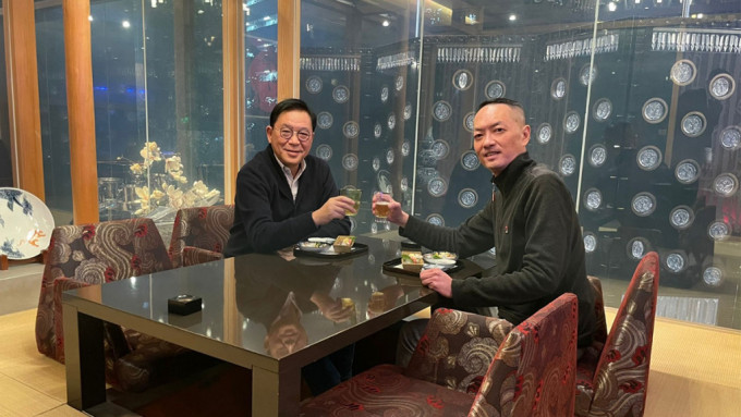 林健鋒初一晚上相約黨友吳永嘉一同在東京六本木賀新年、派利是。