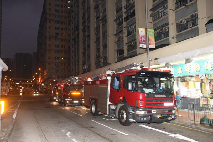 疑有人扔煙蒂燒著垃圾 ，太安樓20人疏散。