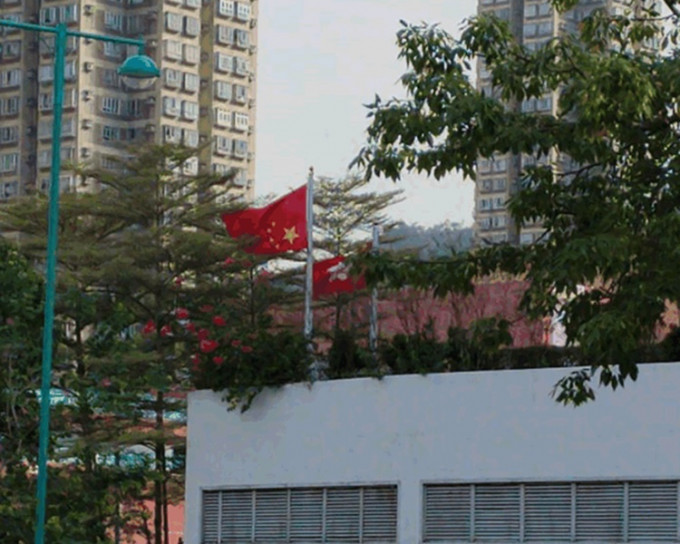 葉俊遠上載屯門法院倒掛國旗相。葉俊遠fb