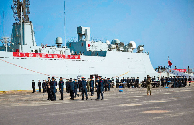 中国一艘军舰周三停泊苏丹港口。