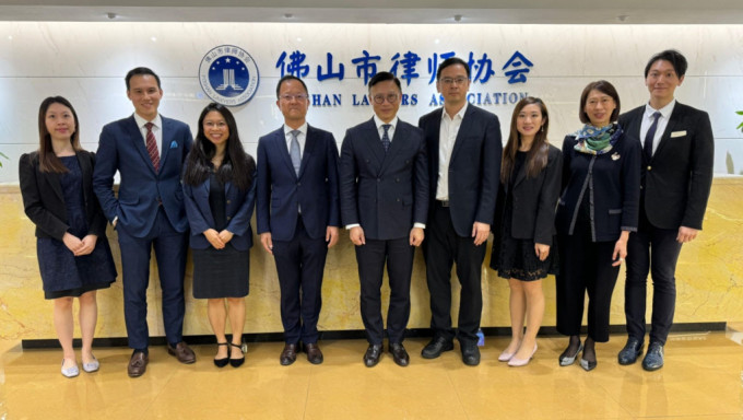 律政司副司長張國鈞率領代表團，包括香港律師會的青年代表，訪問深圳及佛山。香港律師會fb