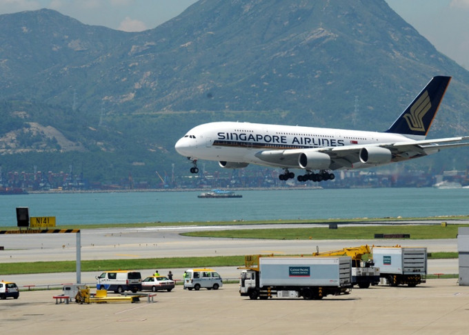 新加坡航空自新加坡到港的航班被禁飛兩周。資料圖片