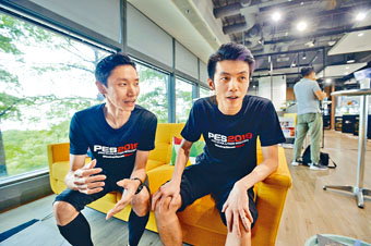 ■選手吳礎鈞（左）及林榮祥（右），組成《PES 2018》代表隊出戰亞運。