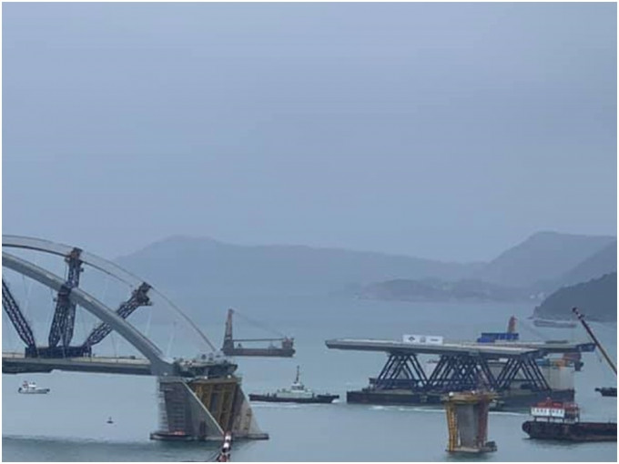 跨湾大桥边跨组件由江苏运抵大桥地盘。fb「将军澳主场」Tian Bui Hui图片