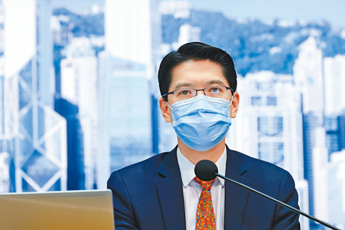 醫管局總行政經理劉家獻表示，病徵輕微的新冠病人可居家隔離。