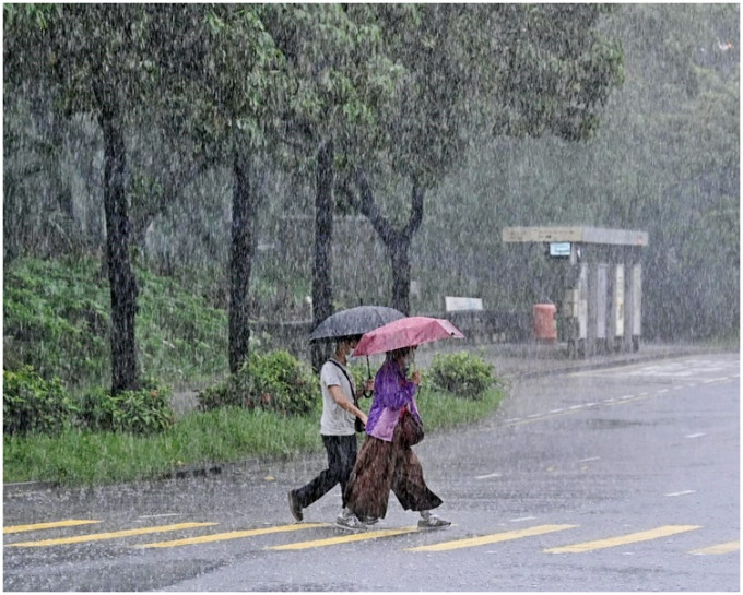 天文台在上午6時20分發出黃色暴雨警告信號。資料圖片