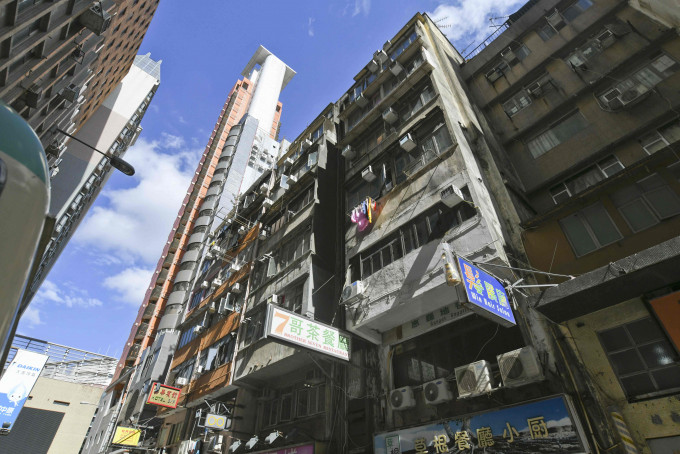 紀惠申強拍佐敦南京街舊樓。
