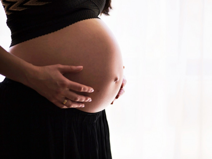 一名女雇主发现家中外佣意外怀孕，竟带对方到诊所要求即日为其堕胎。unsplash图片（示意图）