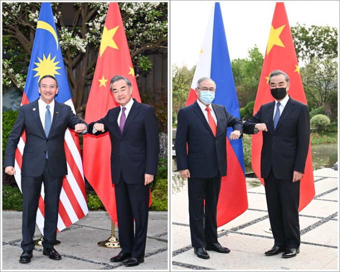 王毅分别与马来西亚外长（左）及菲律宾外长洛钦（右）举行会谈。新华社