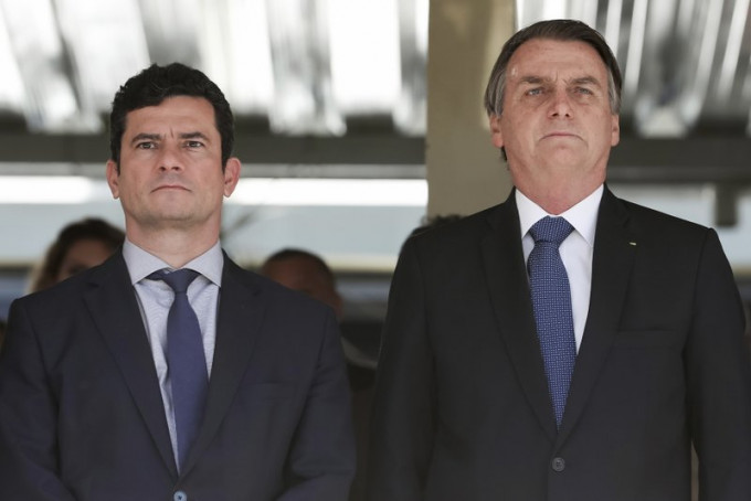 巴西司法部長莫羅（左）;巴西總統博爾索納羅（右）。AP