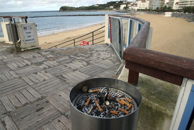法国全部海滩将列作禁烟区。美联社